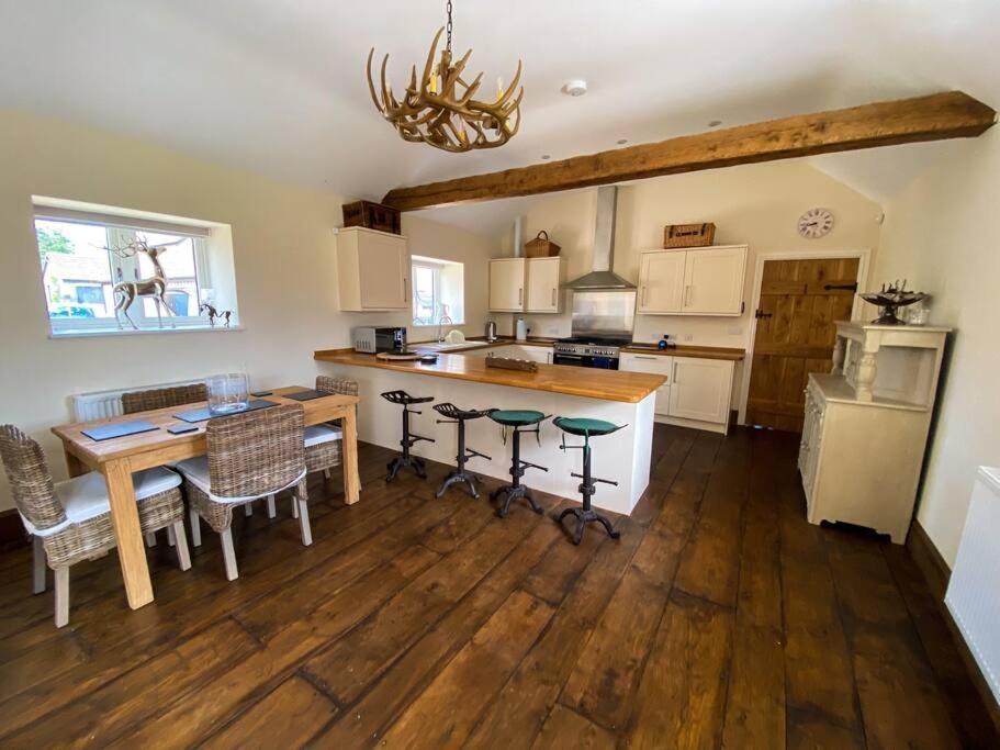 The Udderhouse - Udderly Unforgettable Retreat Villa Donyatt Kültér fotó